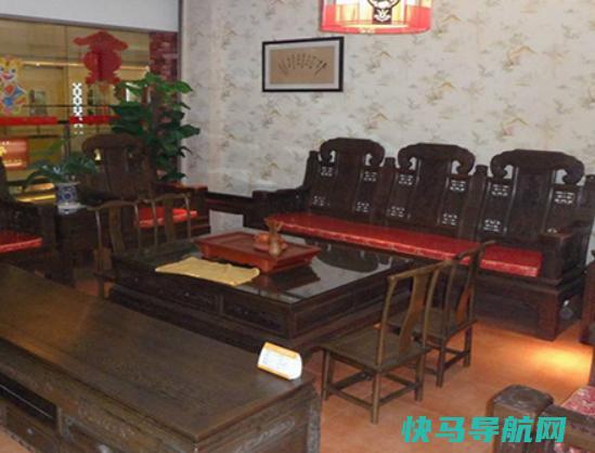 十大鸡翅木家具品牌排行，曲美鸡翅木家具、华日家居鸡翅木家具花纹美丽